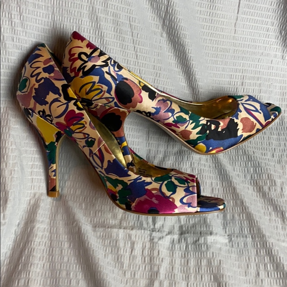 BCBG Girls Ariel floral heels size 8 shoes flowers